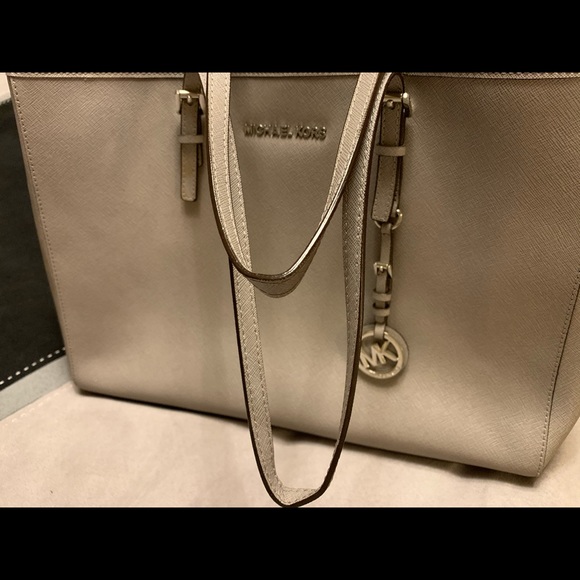 Michael Kors Handbag - Picture 4 of 8